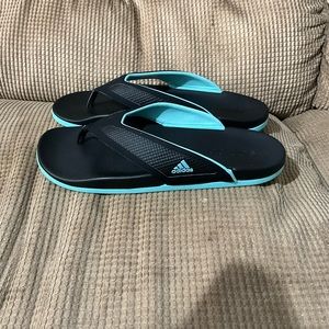 Adidas flip flop thong slide men’s size 9 black /aqua blue.